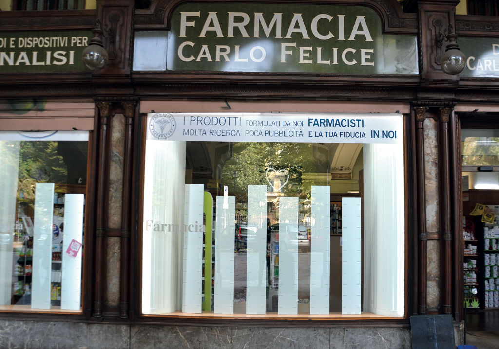 Sistema espositori vetrine per farmacia_Design Andrea Scarpellini